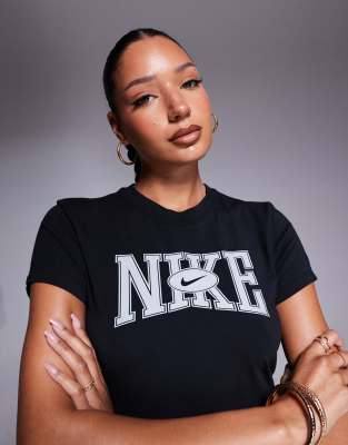 Nike Street Graphic Cropped T-shirt In Black