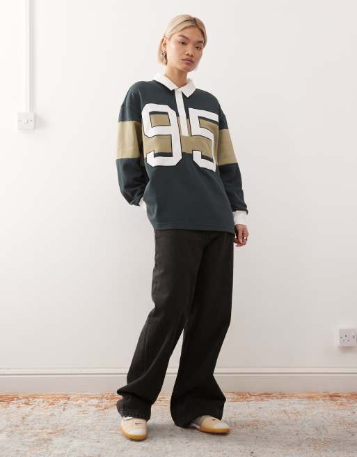 Nike – Street – Grön och beige pikétröja med långa ärmar och tryck, 2 av 4