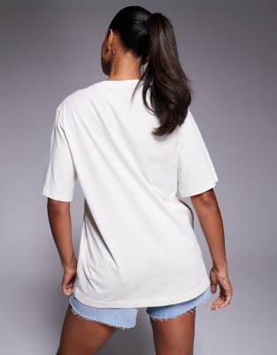 Nike Street Hook Oversized Graphic T-shirt In White