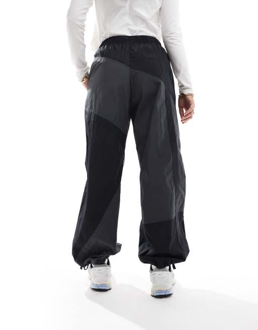 Nike – Street – Hose aus Webstoff in Schwarz und Grau mit geradem Bein, 3 von 5