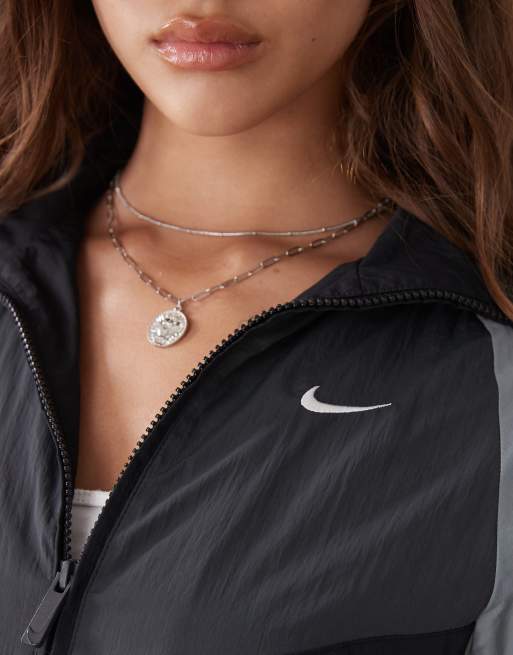 Nike - Street - Oversized trainingsjack met inzetstukken in zwart en grijs, 2 van 4