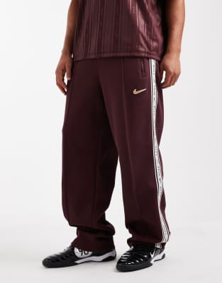 Nike - Street - Pantalon de jogging fuselé à rayures - Bordeaux | ASOS