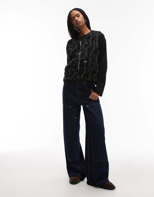 Nike Street reversible sherpa vest in black and leopard print, 4 of 4