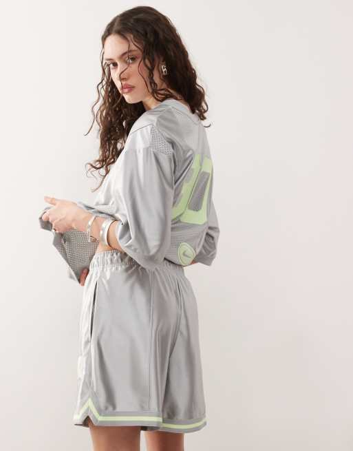★送料無料★NIKE Satin Oversized Jersey & Shorts 上下セット Nike Street satin shorts in gray | ASOS