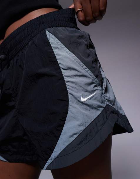 Nike - Street - Sort/gråt sæt med oversized træningsjakke med paneler og 3-tommer-shorts med paneler - view 1