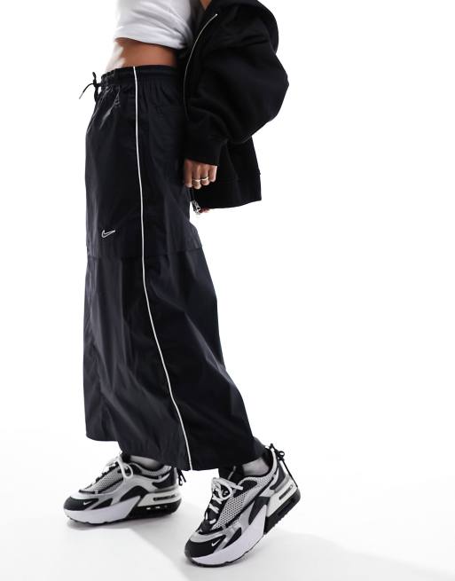 Nike – Streetwear – Gewebter Fallschirm-Rock in Schwarz, 4 von 5