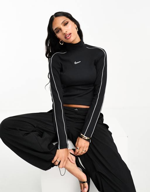 Nike Streetwear - Højhalset T-shirt med lange ærmer i hvid og sort 