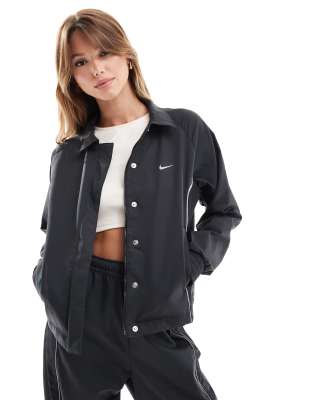 Nike - Streetwear - Jacke aus Webstoff in Schwarz