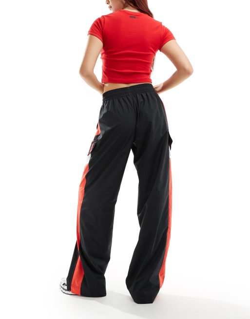 Nike Streetwear Pantaloni sportivi neri e rossi ASOS
