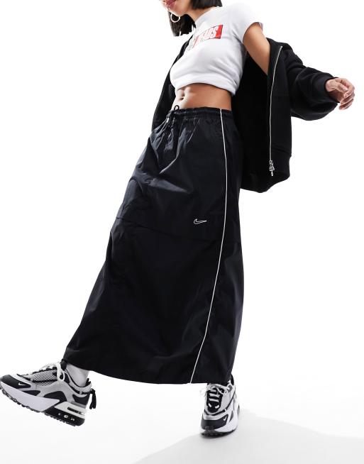 Nike - Streetwear - Sort og vævet faldskærmsnederdel