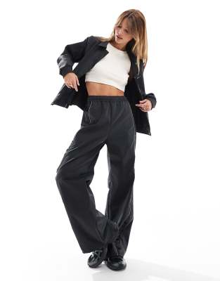 Nike Nike Streetwear woven trousers in black