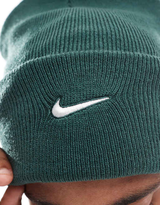 Nike – Strickmütze in Dunkelgrün mit Swoosh-Logo, 3 von 4
