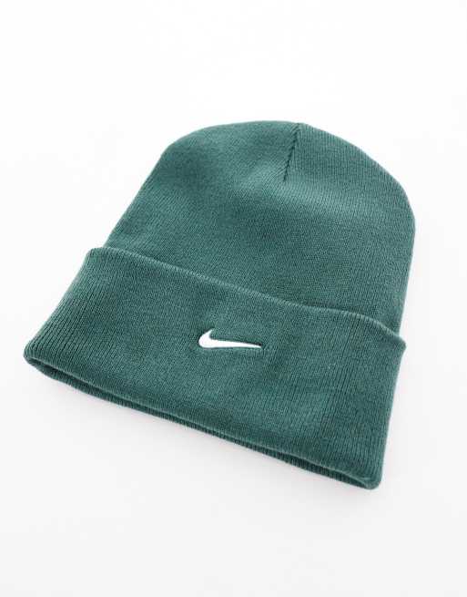 Nike – Strickmütze in Dunkelgrün mit Swoosh-Logo, 4 von 4