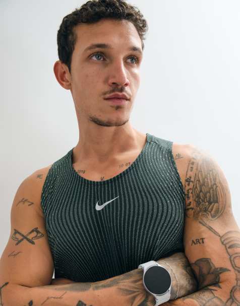 Nike Stride Aerofit tank top in black and green - view 1