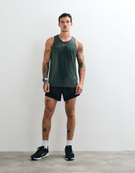 Nike Stride Aerofit tank top in black and green, 3 of 5