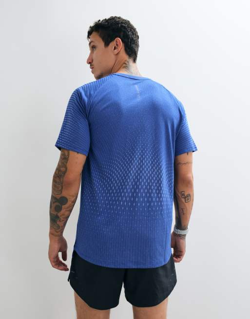 Nike Stride Aerofit top in blue, 4 of 5