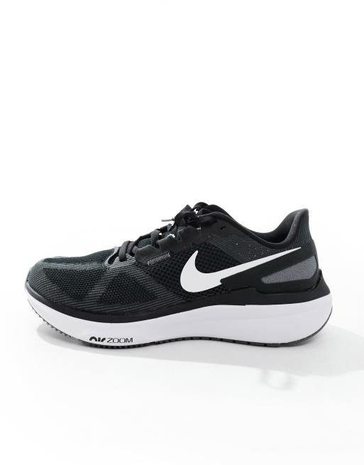 Nike – Structure 25 – Sneaker in Schwarz und Weiß, 2 von 5