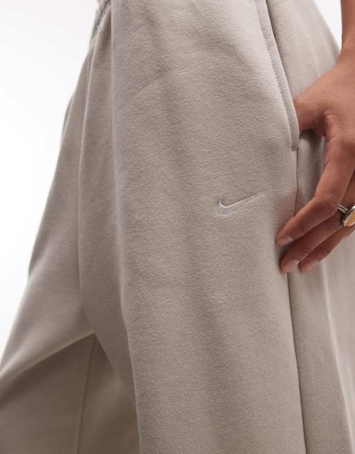 Nike Studio Fleece cuffed sweatpants in beige , 3 of 5