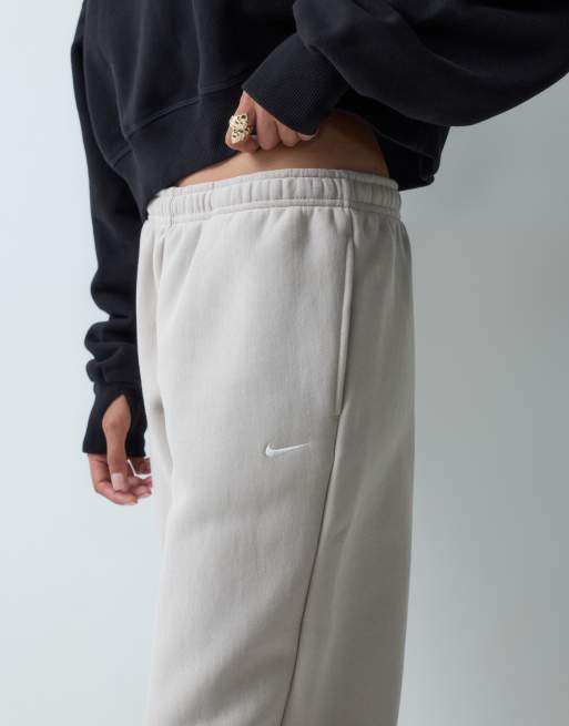 Nike Studio Fleece cuffed sweatpants in cream, 3 of 5