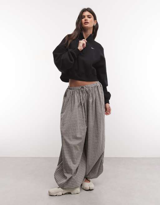 Nike Studio Fleece felpa oversize corta di peso medio con zip a un quarto nera, 2 di 4