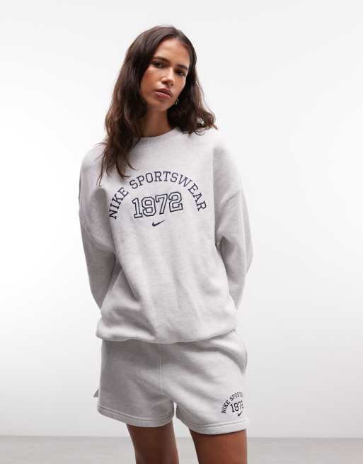 Nike - Studio Fleece - Coordinato oversize stile college grigio chiaro felpato, 2 di 3