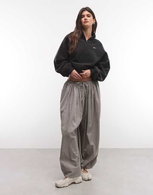 Nike Studio Fleece fleece quarter zip oversized cropped sweat in black, 3 of 4