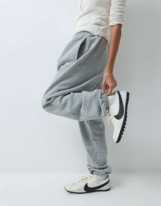 Nike Studio Fleece jogger oversize mi-épais à bas resserrés gris, 3 de 5