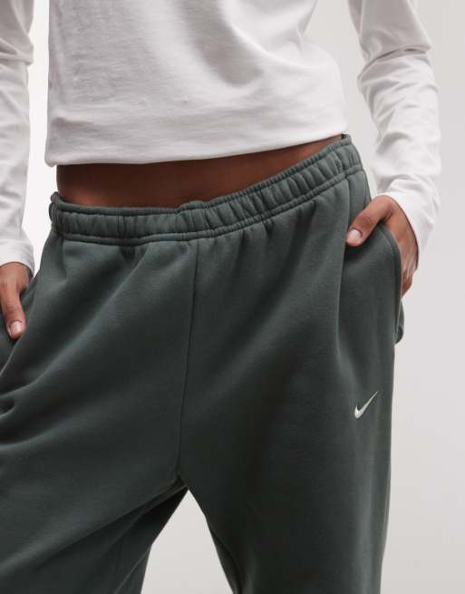 Nike Studio Fleece mid-weight mid rise open hem jogger in green, 2 of 5