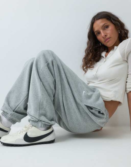 Nike Studio Fleece mid-weight oversized cuffed joggers in grey, 2 of 5