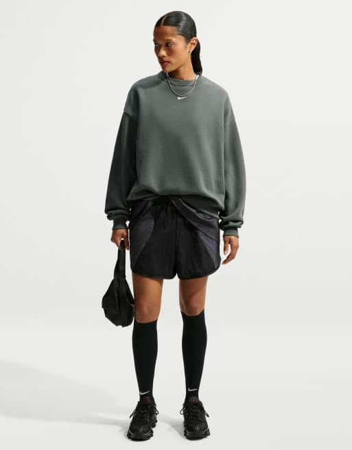 Nike Studio Fleece mid-weight oversized sweat in green, 2 of 4