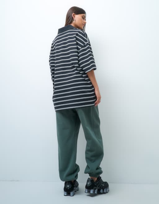 Nike Studio Fleece mittelschwere High-Rise Oversize-Jogger mit Umschlagbund in Grün, 2 von 5