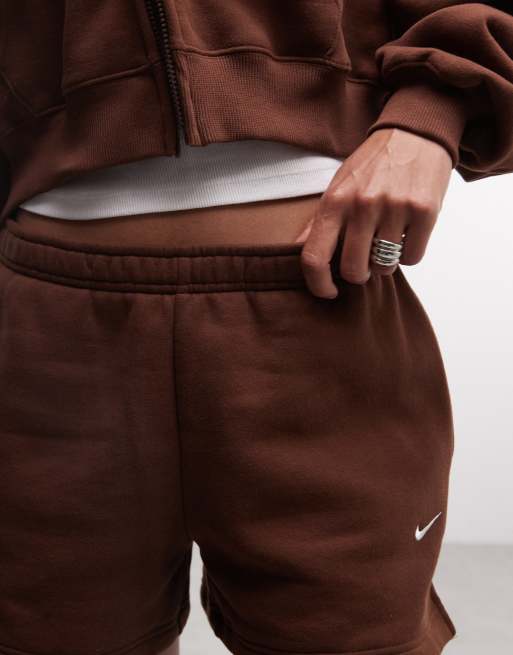 Nike Studio Fleece mittelschwere Shorts in Braun, 4 von 5