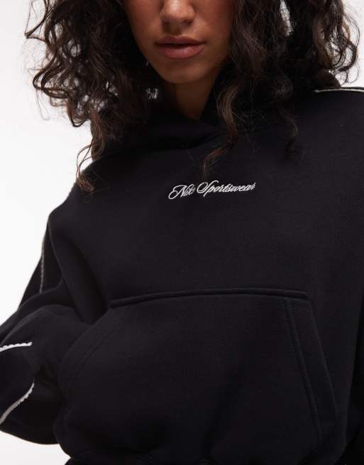 Nike Studio Fleece mittelschwerer Cropped-Hoodie mit Bogenkantensaum und Futter in Schwarz, 3 von 4