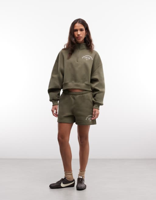 Nike Studio Fleece Oversize-Collegepullover mit Viertelreißverschluss in Khaki, 2 von 4