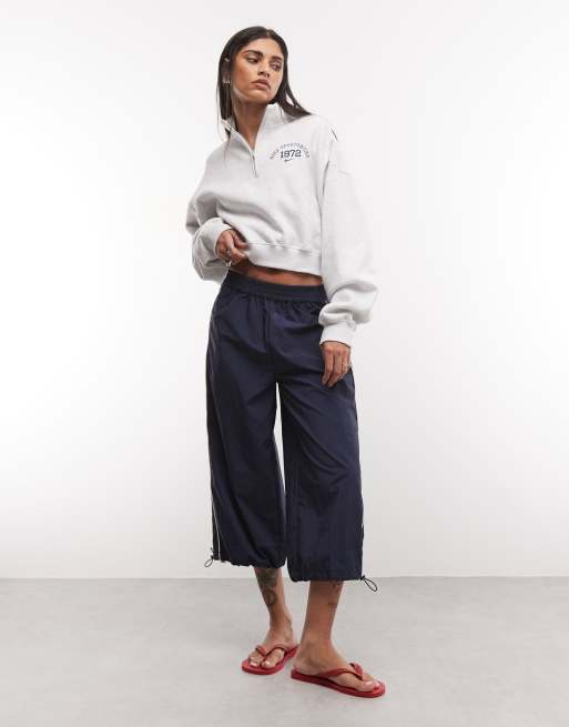 Nike Studio Fleece oversize varsity con mezza zip in grigio chiaro, 2 di 4