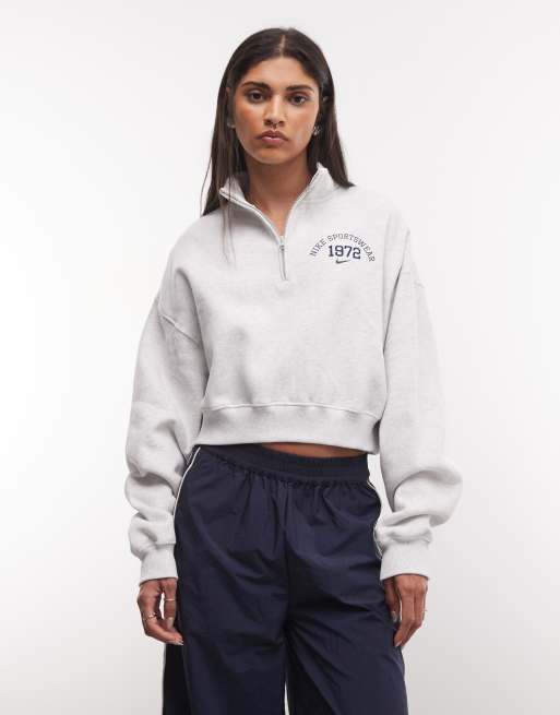 Nike Studio Fleece Oversize Varsity Quarter-Zip in Hellgrau, 3 von 4
