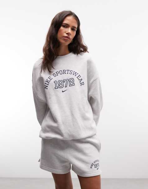 Nike Studio fleece oversized varsity sweatshirt in lichtgrijs - view 1