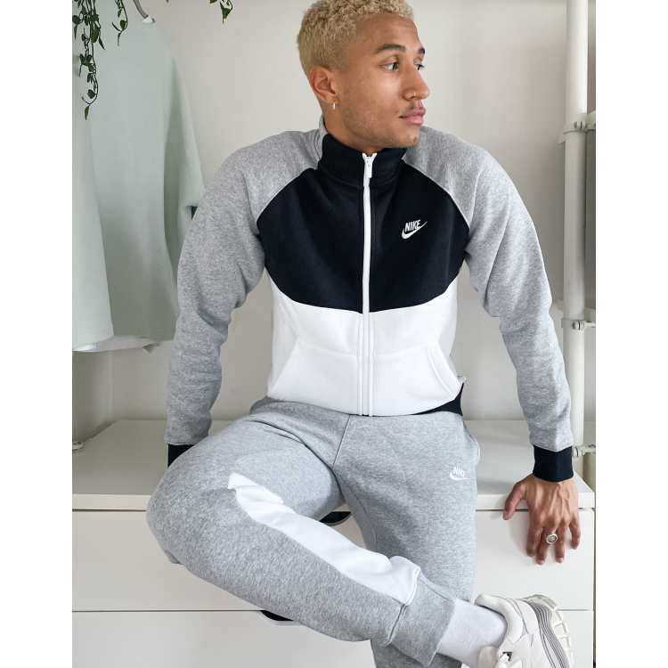 Серый костюм найк. Спортивный костюм найк серый мужской. Nike Tracksuit Grey. Спортивный костюм Nike колор блок. Флисовый костюм найк мужской.