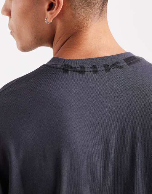 Nike – Svart, kraftig t-shirt med tryck vid kragen, 5 av 5