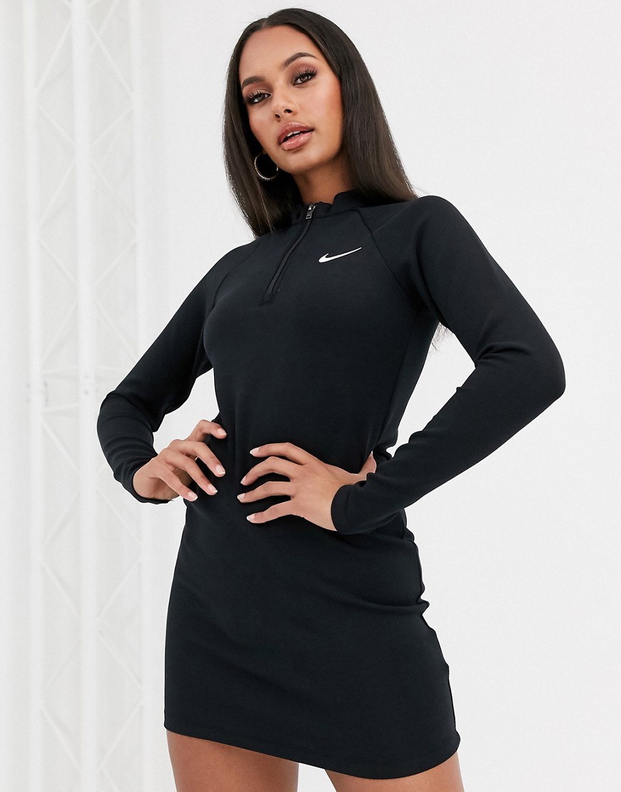 Nike – Svart miniklänning med lång ärm