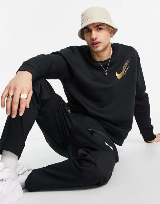 Nike - Sweatshirt med logo på brystet i sort og guld