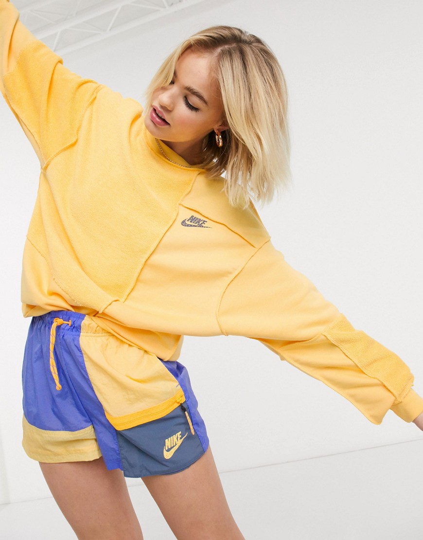Nike - Sweatshirt met omgekeerd paneel in geel