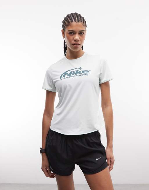 Nike Swift Running Dri-FIT T-shirt in light green  , 3 of 4