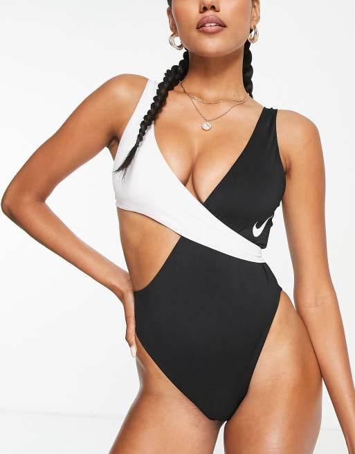 Nike Swimming - Crossover-badedragt med farveblok i sort og hvid