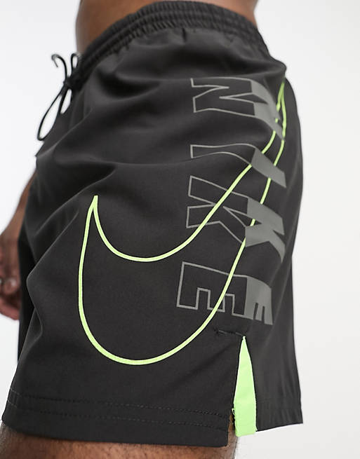 ASOS Swimming großem Explore Nike mit der Zoll – Schwarz in an Badeshorts Seite, | 5 – Logo