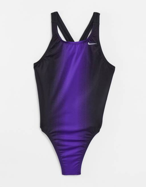 Nike Swimming – Fastback – Fioletowy strój kąpielowy z odsłoniętym tyłem