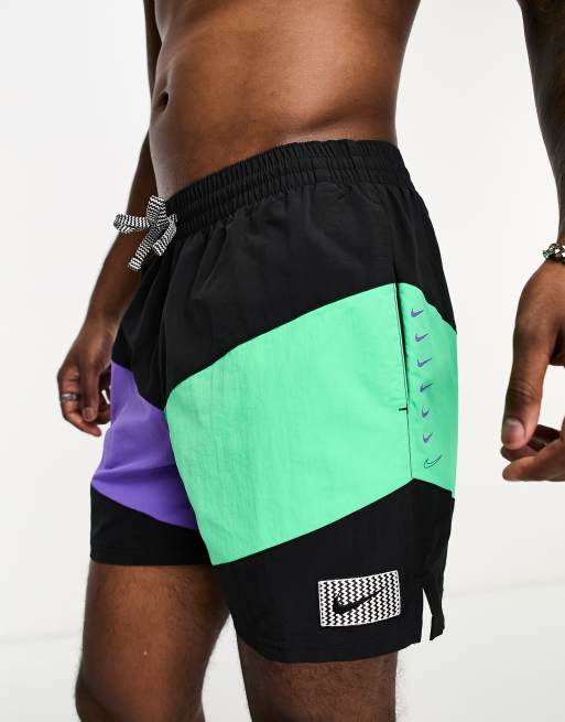 Nike Swimming – Icon Volley – Svarta badshorts med blockmönster, 5 tum