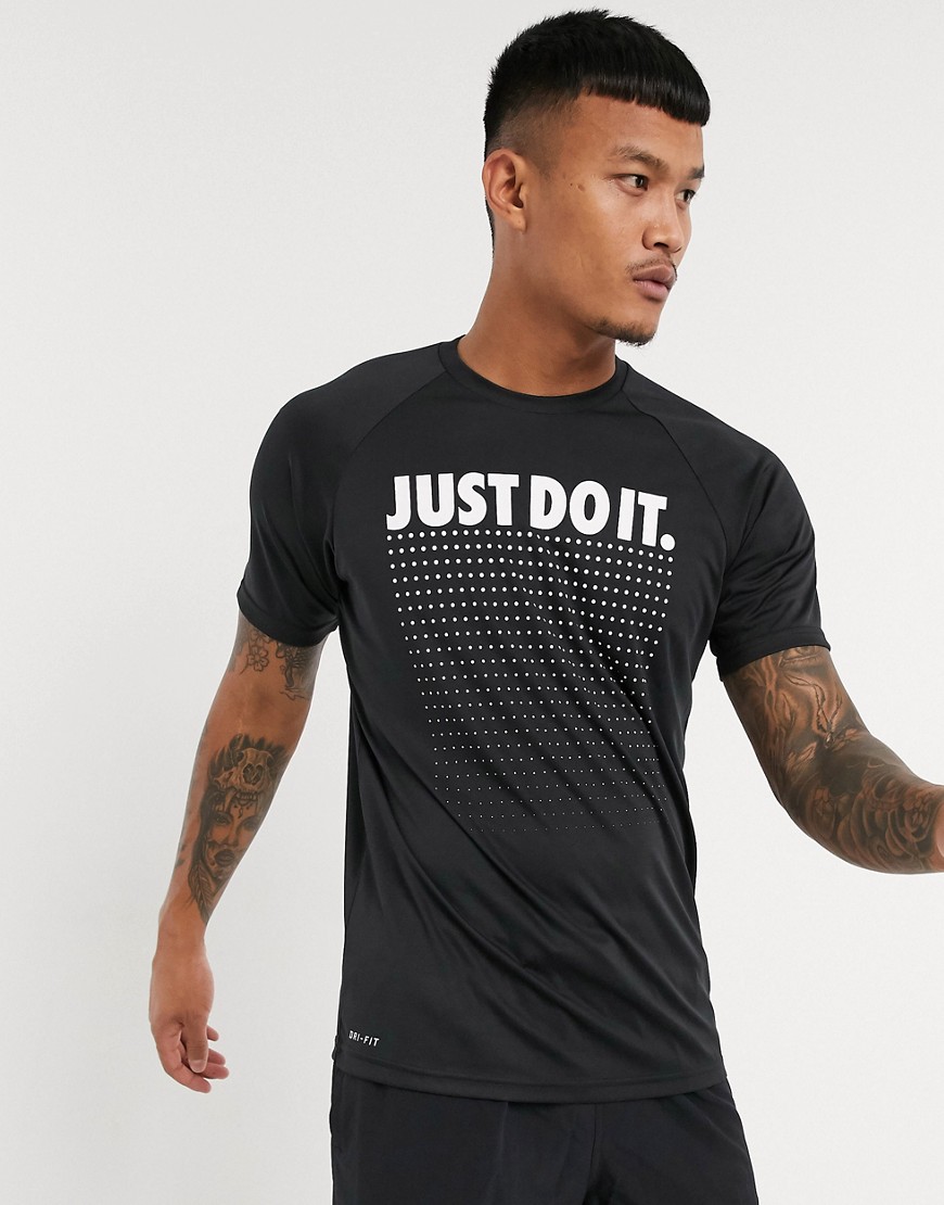 Nike Swimming – Kortärmad svart t-shirt i hydroguard med Just do it-logga