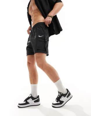 Nike Swimming - Explore - Pantaloncini Da Bagno Da 5 Neri Con Logo Grande Laterale