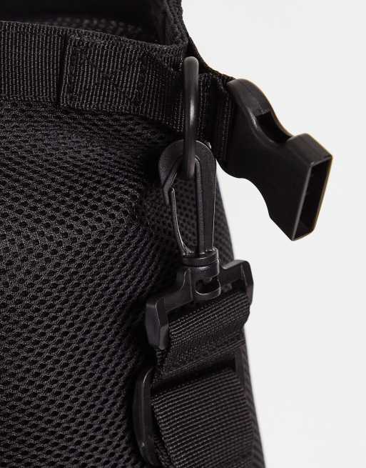 Nike Swimming – Svart axelväska i mesh, rymmer 10 liter, 4 av 4